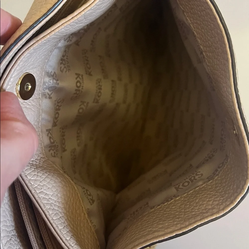 Michael Kors Whipped Chelsea Leather Shoulder Bag - Picture 8 of 8